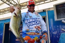 Hawaiian Punch pro Jim Dillard of West Monroe, La., finished the day tied for seventh place on the Potomac River.