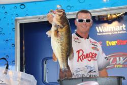 Texas pro Jeff Sprague was one of two anglers to share the Snickers Big Bass award.