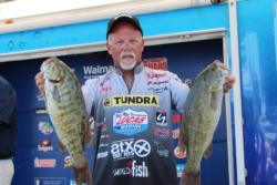 Bill McDonald sits in 4th after day one with 21-09. 