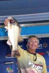  Larry Byrd had the Big Bass on the pro side, a 5-10.