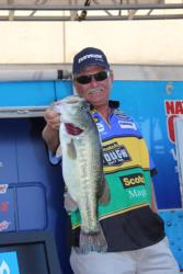  Tommy Durham missed the final-round cut, but he his 7-pound, 4-ounce bass was the day