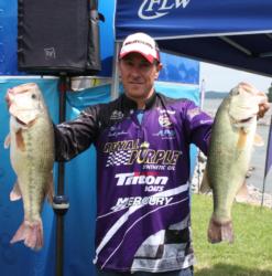David Gnewikow is only 1 ounce out of the lead after day one on Kentucky Lake.