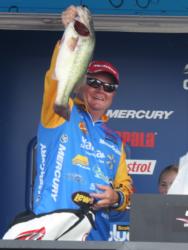 Walmart pro Mark Rose claimed third place with 62-7 over three days.