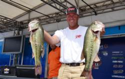 Randy Haynes grabs a 1-ounce lead after day one of the FLW Tour on Lake Chickamauga with a 23-8 sack. 