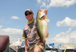 Casey Martin shows off the exclamation point: An 8-5 kicker that anchored his final day 30-pound limit.