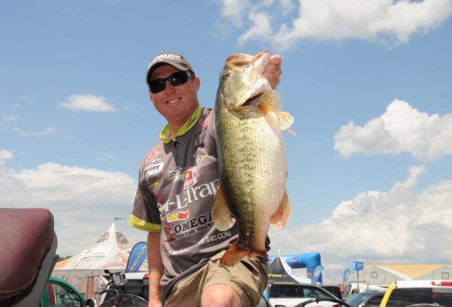 Casey Martin shows off part of his final day 30-pound limit on Lake Chickamauga.