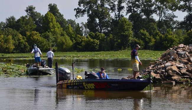 Fourth-place pro Adrian Avena makes a cast as leader Randall Tharp vacates the area. 