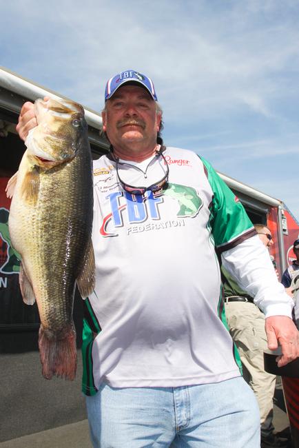 Overall big fish of day one was an 8-pound, 1-ounce behemoth brought in by non-boater Al Grabowski of Andover, Minn