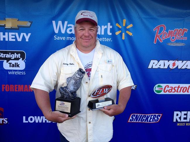 Co-angler Kenny Botts of Bowling Green, Ky., won the May 3 Mountain Division event on Lake Cumberland with four bass weighing 11 pounds, 9 ounces. He walked away with over $2,200 for his efforts.