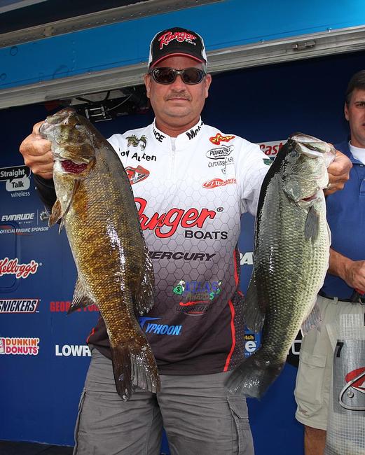 Pro Todd Auten of Lake Wylie, S.C., brought a 19-pound, 12-ounce limit to claim third place on day one.