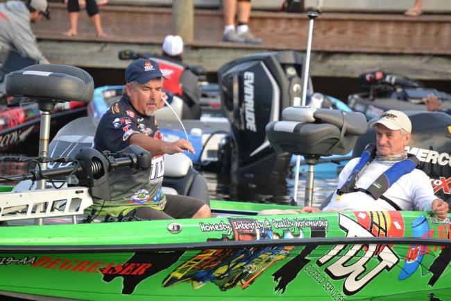 Pete Ponds does some last minute equipment testing prior to day two takeoff at the Walmart FLW Tour on Lake Toho
