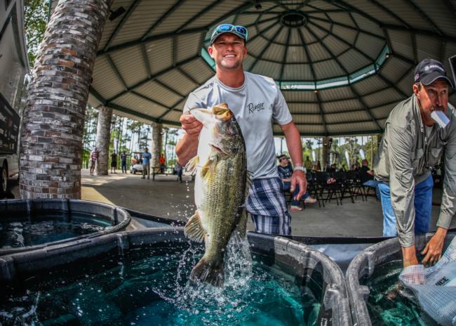 After a slow start, Joe Don Setina turned his day around and landed 23 pounds, 6 ounces to take the lead.