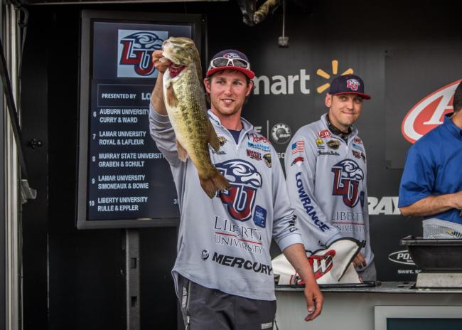 Caleb Eppler of Liberty University shows off the 7-pound lunker that he caught on the final day of the FLW College Fishing National Championship.
