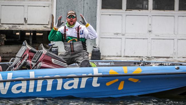 Oh boy, it's a bigun'. Matt Arey is really turning on the heat in the last few hours of the Walmart FLW Tour on Beaver Lake.