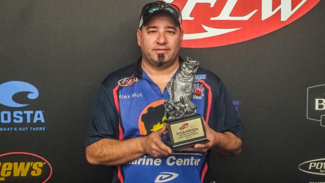 Co-angler Alex Mut of Miami, Fla., won the January 9 Gator Division event on Lake Okeechobee with a 17-pound 12-ounce limit to claim $3,000 in winnings.