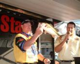Greg Pugh of Cullman, Ala., weighs in his final-day catch.