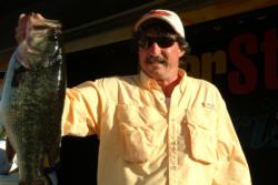 Greg Giacomazza of Spanish Fork, Utah, finished in fifth place with a catch 18 pounds, 4 ounces. However, Giacomazza also landed the day's big bass award in the Co-angler Division, worth $220, after netting a 9-pound, 5-ounce largemouth. 