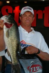 Co-angler Ron Mace of Kennewick, Wash., used a two-day catch of 29 pounds, 11 ounces to grab second place.