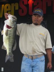 Current EverStart Western Division points leader Thanh Le of El Cajon, Calif., hauled in an impressive sack of 22 pounds, 8 ounces to grab third place overall in the Pro Division. Le also won the day