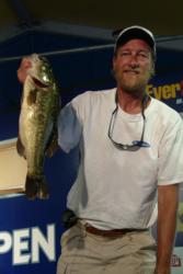 Robert Blosser holds up a healthy stringer during an FLW Tour event on the Potomac River in 2005.
