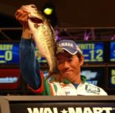 Shinichi Fukae continues his comeback with a day-three sack of bass weighing 14 pounds, 8 ounces, good for third.