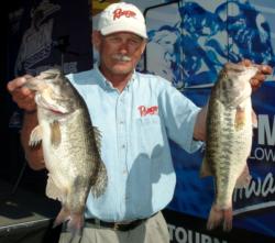 Pro Steve Sapp of Manteca, Calif., caught a limit weighing 21-1 for second place.