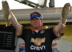 Charlie Weyer recorded a total weight of 53 pounds, 1-ounce to capture the FLW Series title on the Columbia River.