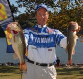 Bolting into second: Terry Bolton of Paducah, Ky., shows off two bass from his 17-pound, 6-ounce stringer on day three.
