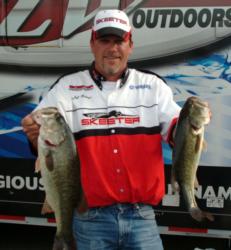 Pro Jeff Billings caught 19 pounds Friday and finished the opening round in fourth place.
