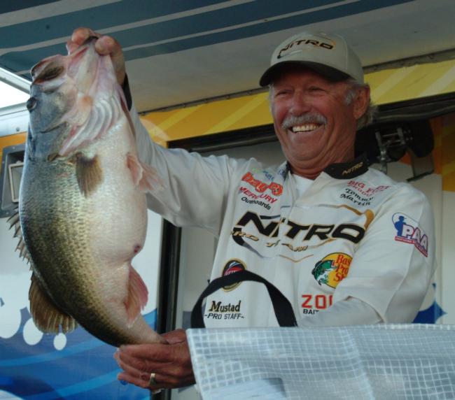 Tommy Martin shows off his 11-pound, 9-ounce Falcon Lake bass.