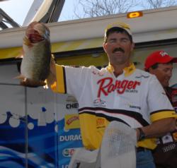 Western pro Neil Russell of Nampa, Idaho is in 2nd place overall with 26 pounds, 9 ounces, which puts him 13 pounds ahead of bracketed competitor Chris Baumgardner.
