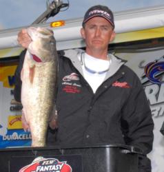 Pro Michael Brown of Rocky Face, Ga., has put together two nice limits of 16 pounds, 13 ounces and 18 pounds, 3 ounces for a two-day total of 35 pounds even to move up into second place.