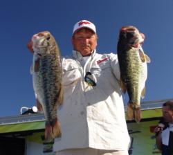 Brian Nollar fished drop shot rigs over rock piles to find a limit worth second place on the pro side.