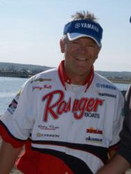 Pro Jimmy Bell of Ham Lake, Minn., is in fourth place after day one of the FLW Walleye Tour event on Lake Sharpe.