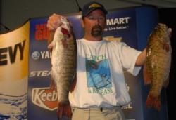 Pro David McCrone of Minnetonka, Minn., ran with the Erie crowd on day one to sack 21 pounds, 6 ounces for third place.