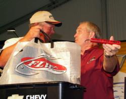 Pro Woo Daves offers weighmaster Charlie Evans a foolproof bait.