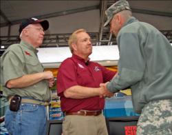 Colonel Dan Kern of the Washington National Guard presents the Commander