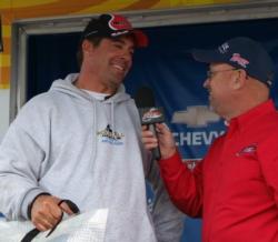 Dean Kreuzer widened his lead in the Co-angler Division after catching 25-14 Friday.