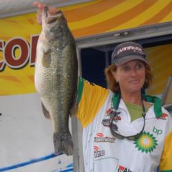 BP Co-angler Judy Israel of Wimauma, Fla., shows off her 9-6 big bass which anchored the biggest limit of her FLW career weighing 26-8. She now leads the Co-angler Division going into day three.