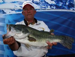Second place pro Rob Wenning split his time between throwing Senkos and working frogs.