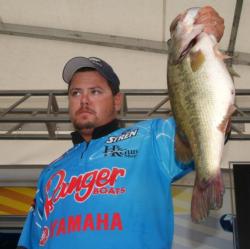 Pro Kenneth Woods caught a 24-pound, 10-ounce limit Friday to launch himself into fifth place.