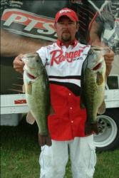 Terry Olinger of The Plaine, Va. is in fourth place in the pro division with 19 pounds, 4 ounces.