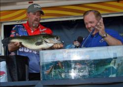 Rusty Salewske loads his 8-pound, 11-ounce toad into the tank.