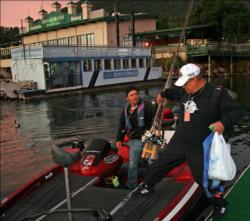 Pro Leon Knight helps his co-angler Arnold Avalos aboard on day one.
