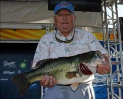 Co-angler Mark Smith topped his division with an eye-popping bag of 27 pounds, 10 ounces that included the Big Bass of 8-12.