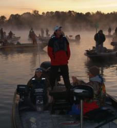 A cool, foggy morning greeted the 20 teams competing at the National Guard FLW College Fishing Northern Regional Championship. 