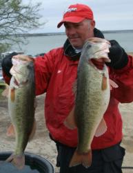 Fifth-place pro Tim Reneau holds up part of his 27-pound, 3-ounce stringer from day one. 