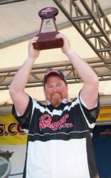Co-angler champion Shane Melton of Greentown, Ind., holds up his trophy. 