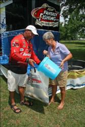 Top pro Peter Yanni gets a shot of Rejuvenade water for his fish.