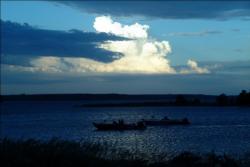 Chances of morning thunderstorms loomed on the horizon over Lake Oahe during the Walleye Tour Western event.